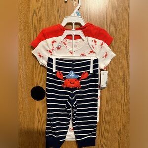 Carter’s baby boy crab outfit. 6 MONTHS